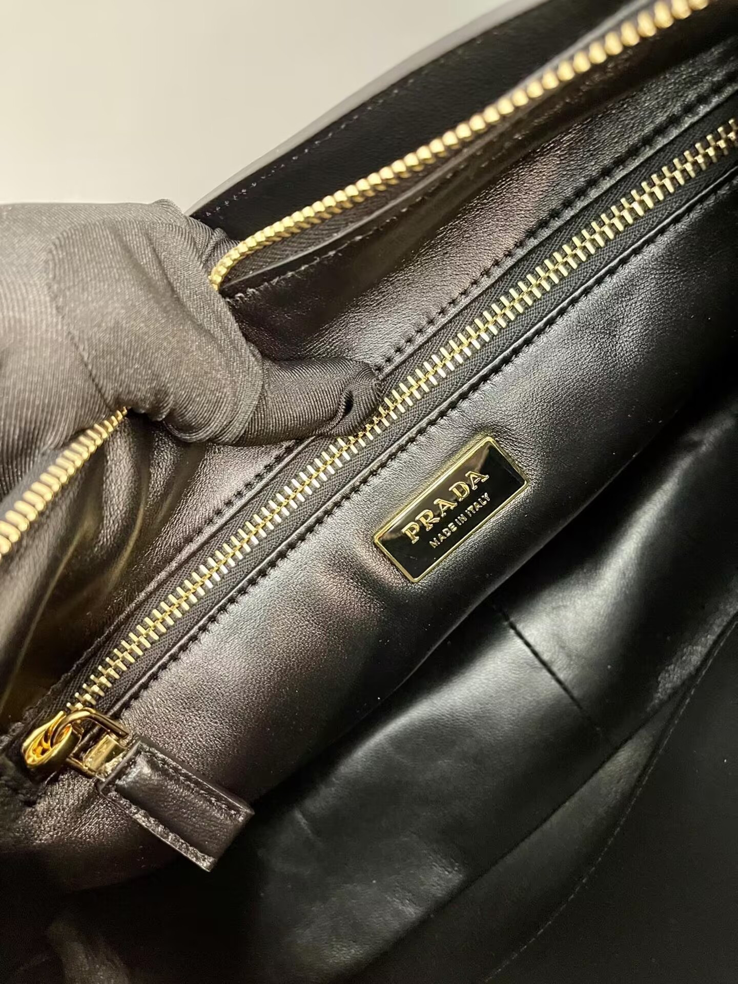 Pra*a Aimée large leather shoulder bag 39x23x12cm