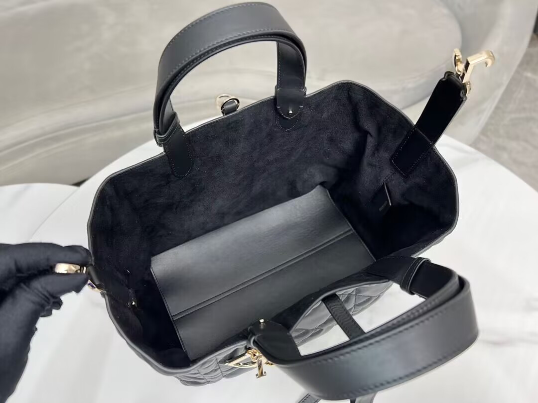 D10r Toujours Bag Medium Black 11 x 8.5 x 6.5 inches
