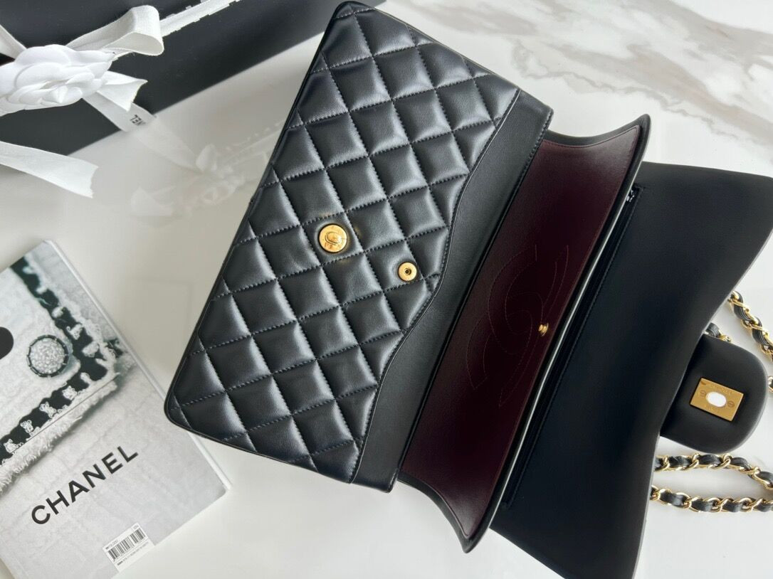 Ch**el Classic Flap Jumbo 30cm CF shiny black 7.6 × 11.7 × 3.9 in