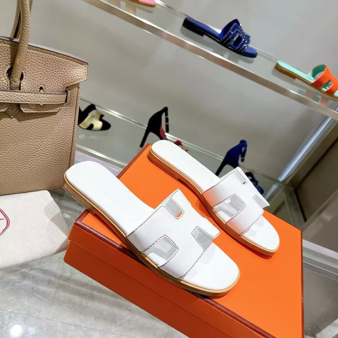 UA H**me5 Oran sandal