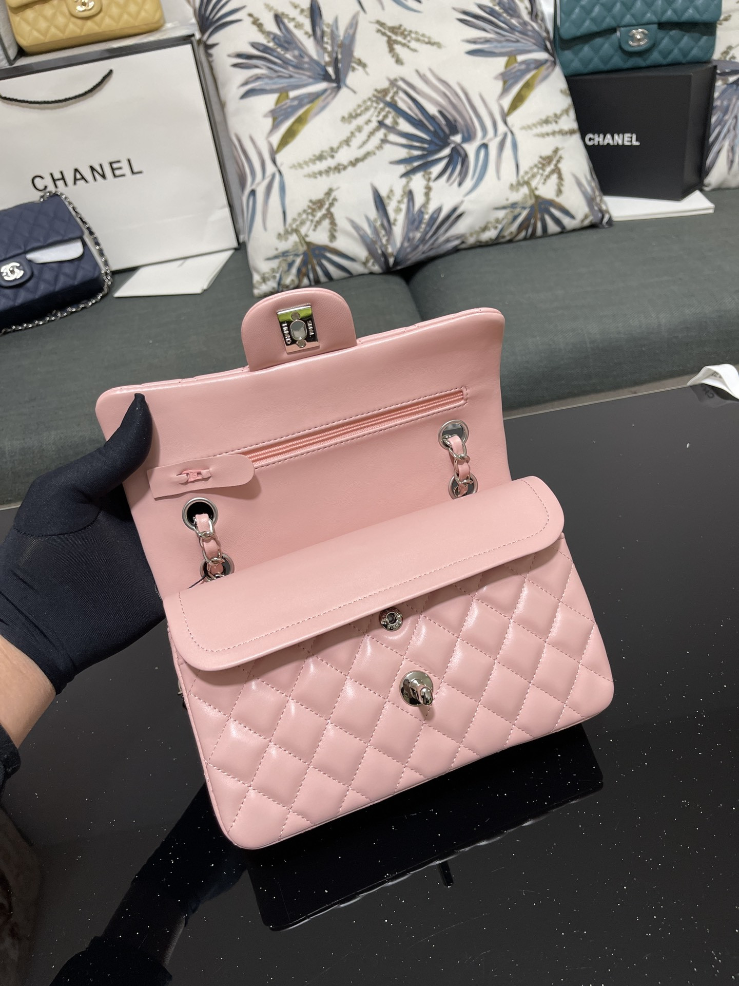 Ch**el SMALL CLASSIC HANDBAG Lambskin Pink 5.7 × 9 × 2.3 in