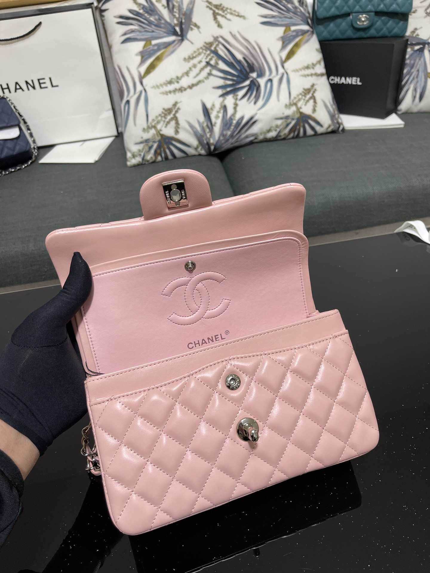 Ch**el SMALL CLASSIC HANDBAG Lambskin Pink 5.7 × 9 × 2.3 in