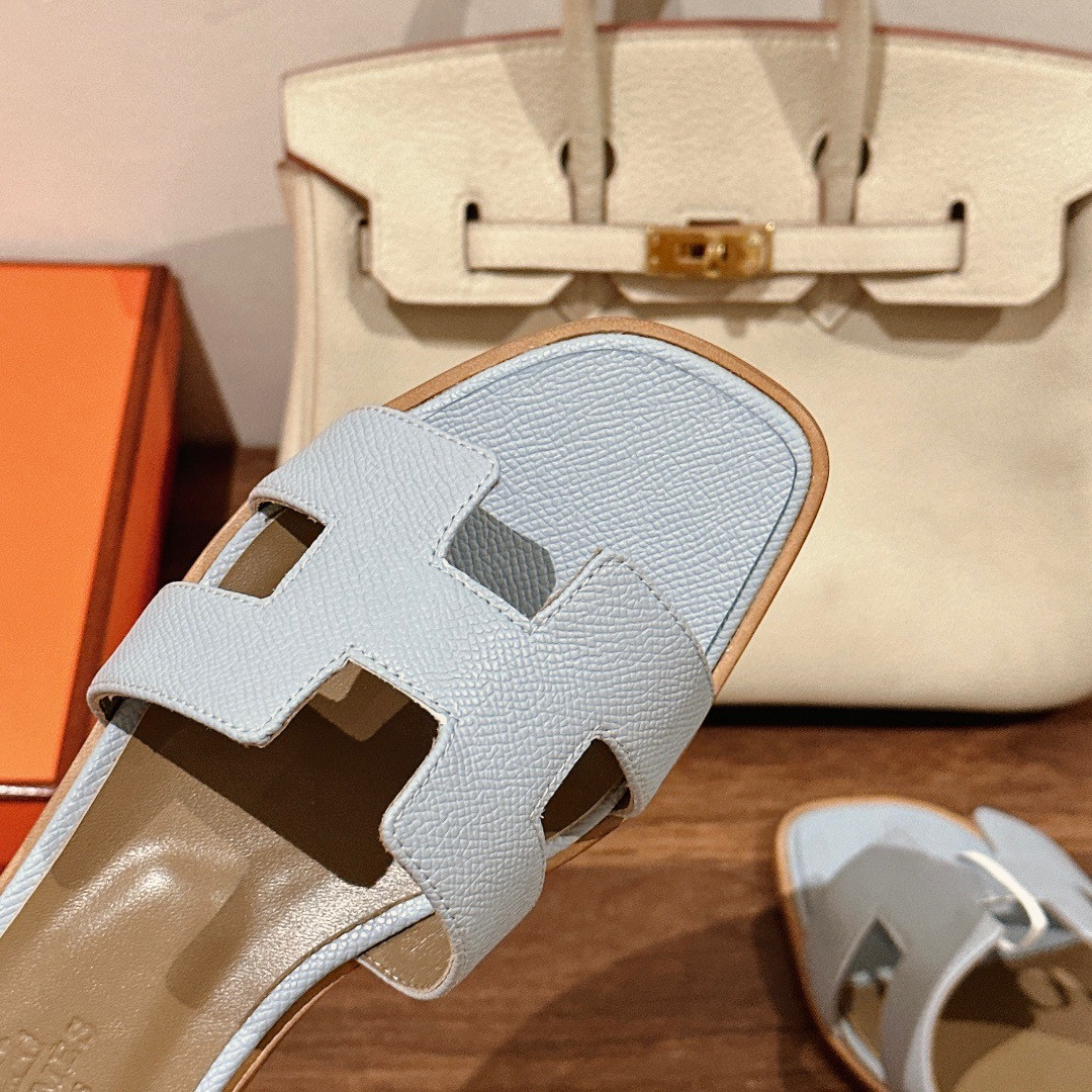 UA H**me5 Oran sandal
