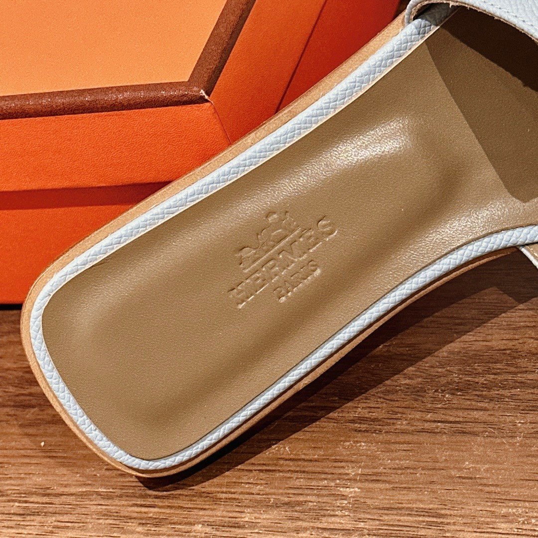 UA H**me5 Oran sandal