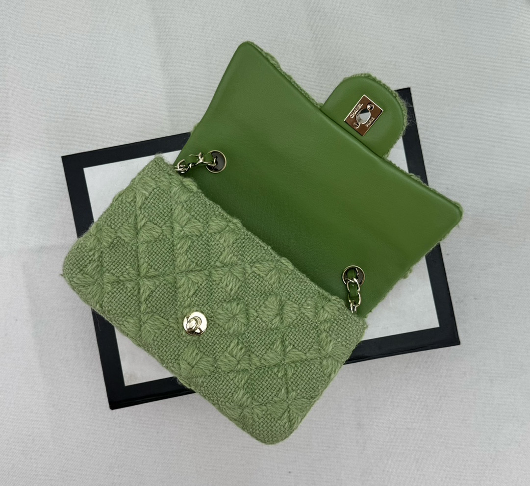 Ch**el MINI CLASSIC 11.12 HANDBAG 20 12 × 20 × 6 cm