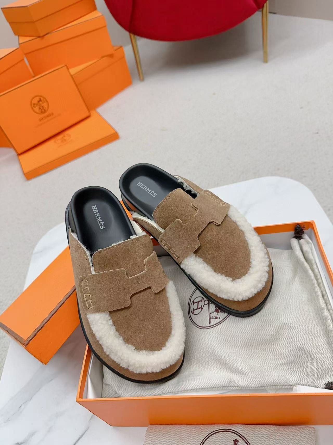 UA H**me5 Chypre sandal