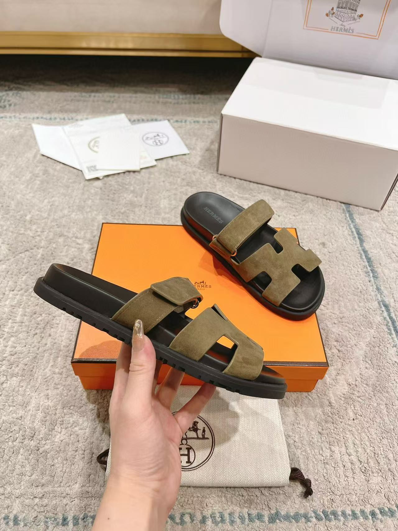UA H**me5 Chypre sandal