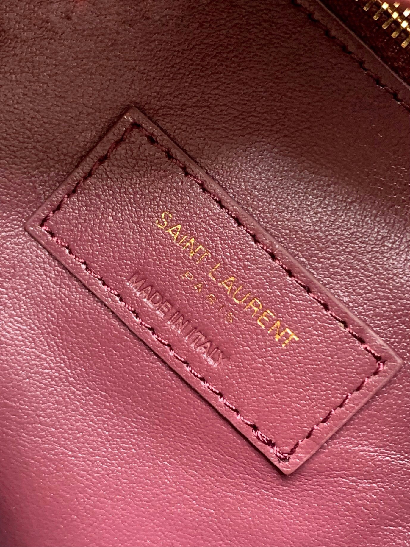 Y51 LE 5 À 7 S*pPLE SMALL IN GRAINED LEATHER  23 x 22 x 8.5 cm
