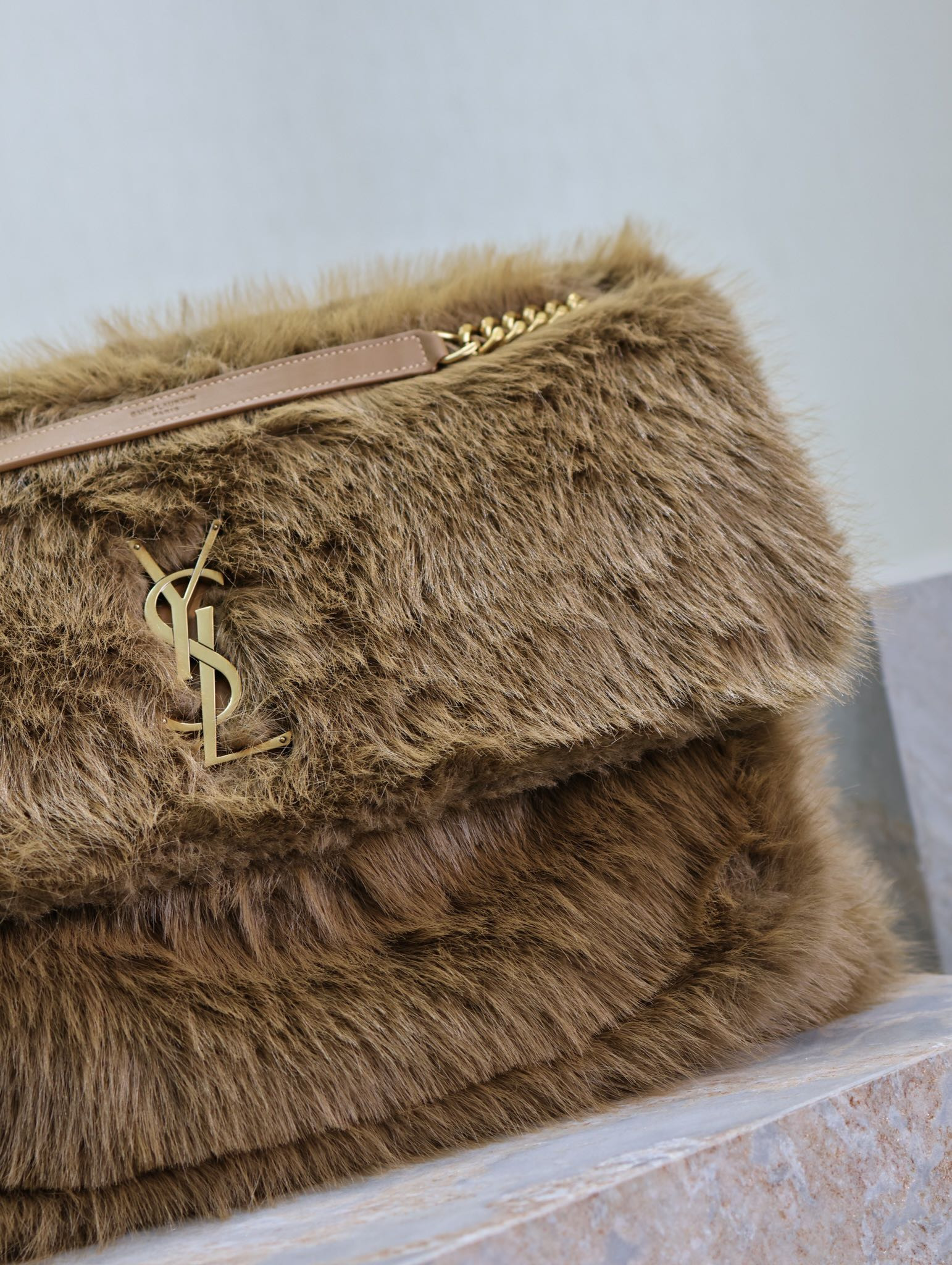 Y51 NIKI LARGE IN SHEARLING 47 X 34 X 16 CM