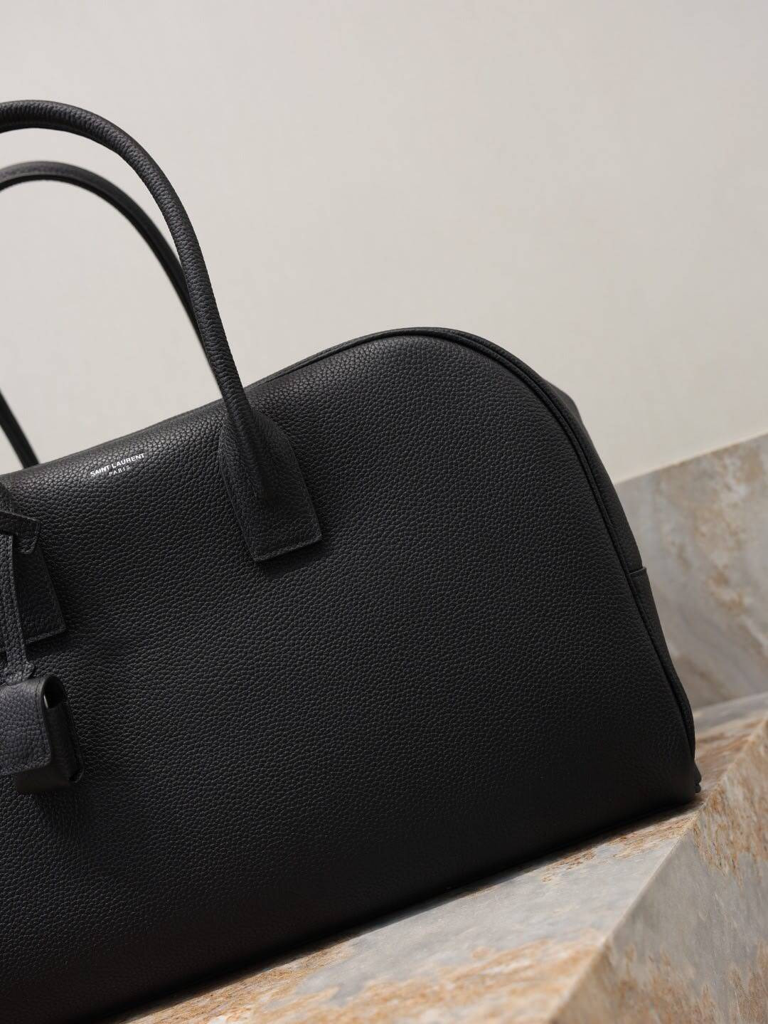 Y51 SAC DE JOUR Medium Boston in Grained Leather 41x25x19-22.5cm