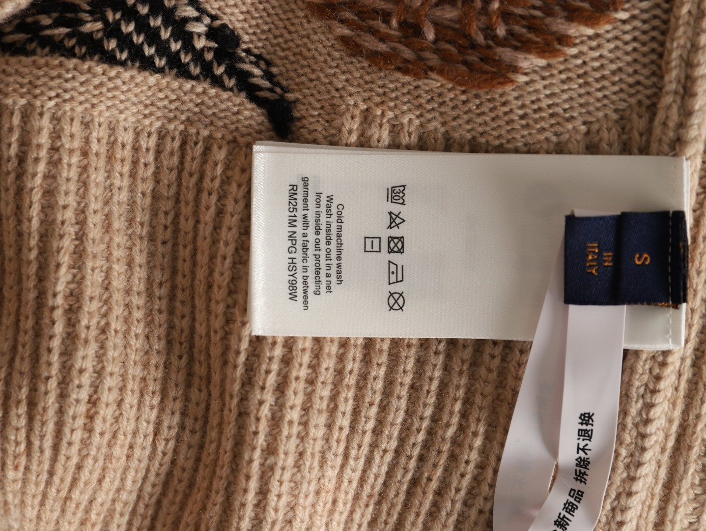 l0vis Vvtt0n knitting sweaters