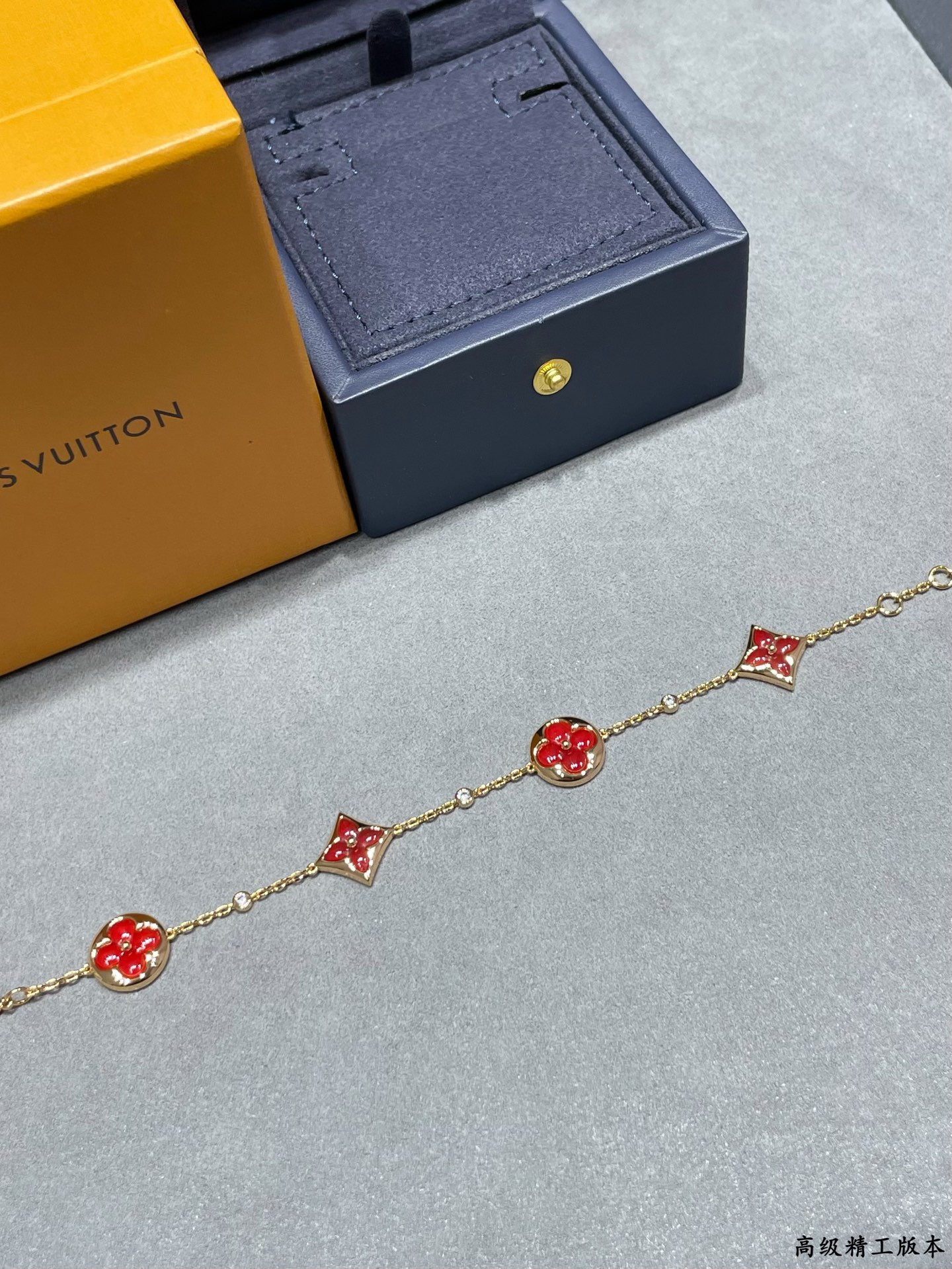 L0vis Vvtt0n Large Red Agate Four Flower Bracelet