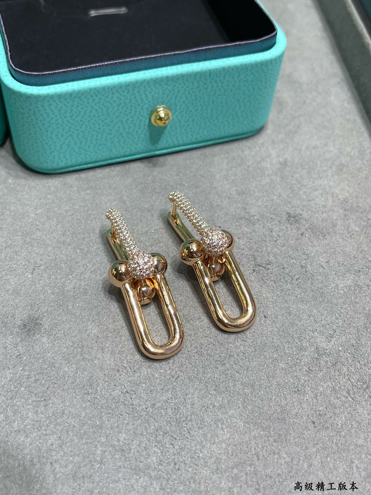 t*f*ny & co. stirrup with D1am0nd double hoop earrings