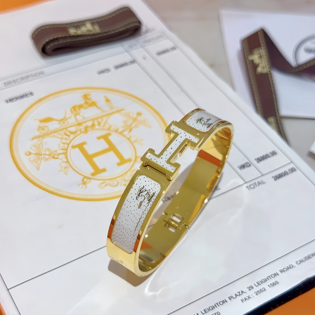 H**me5 enamel bracelet
