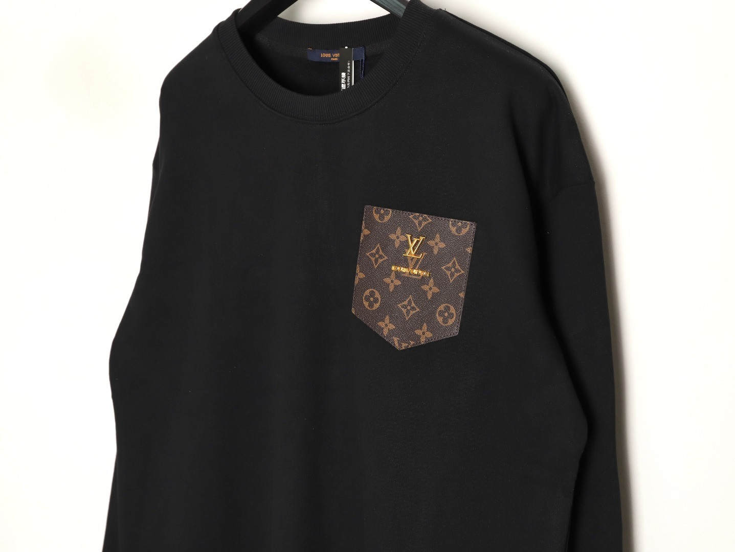 L0vis Vvtt0n Hoodies