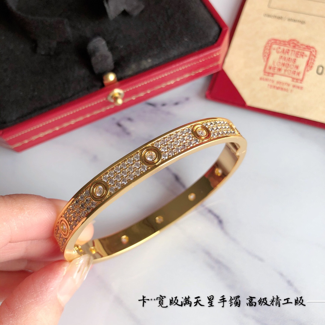 Ca*t1er Gypsophila wide Bracelet