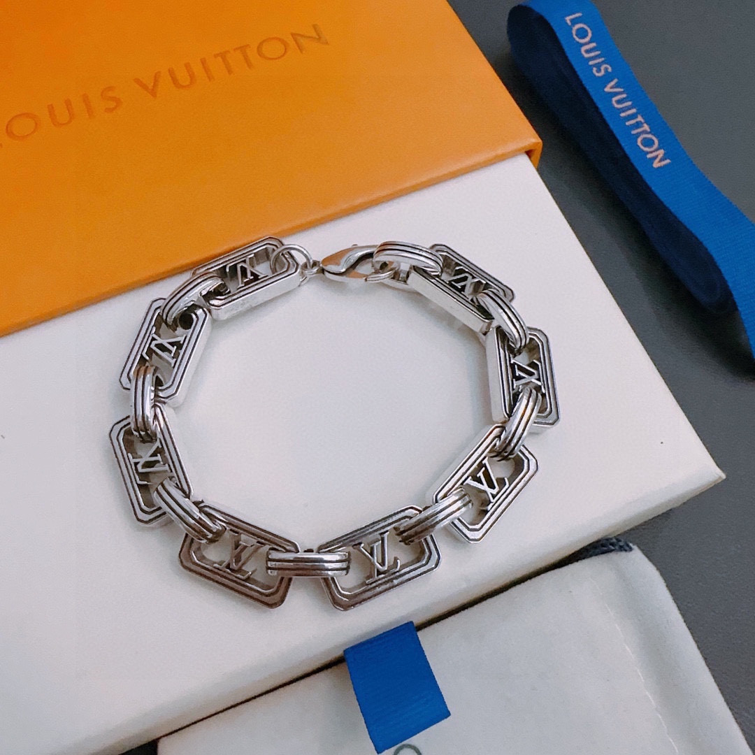 L0vis Vvtt0n Bracelet