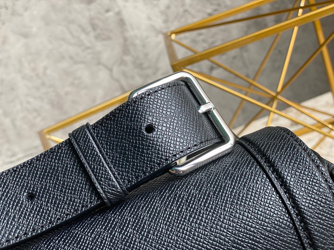 LV NEW FLAP MESSENGER M30807