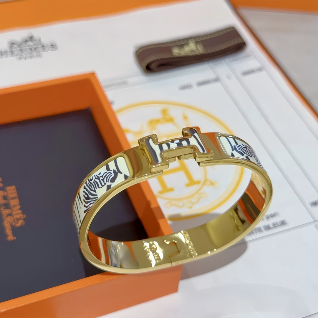 H**me5 enamel bracelet