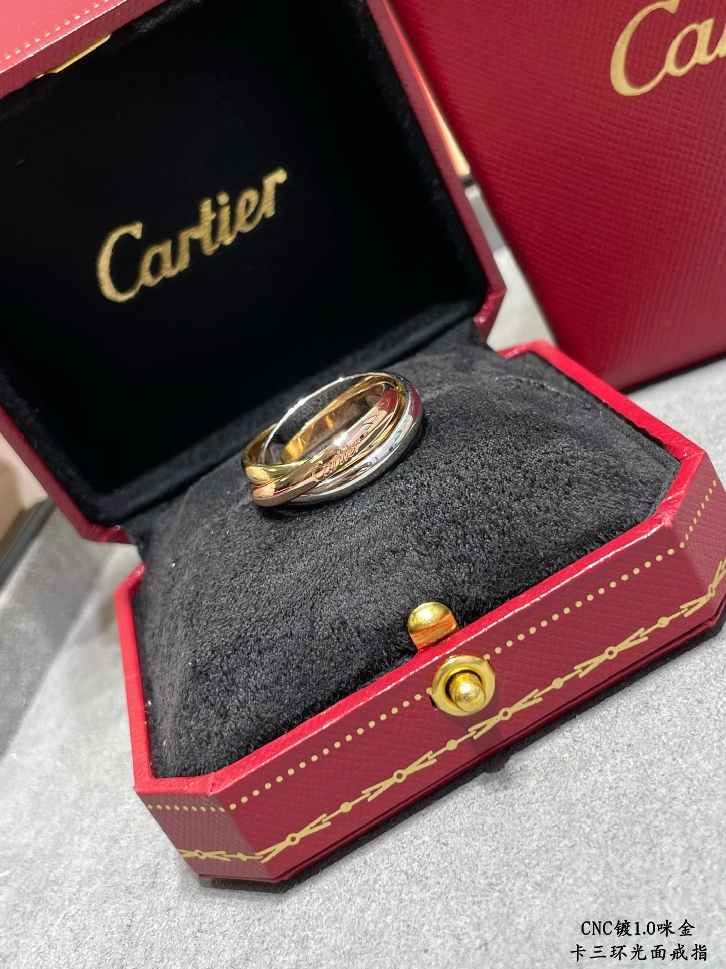 Ca*t1er three-ring polished ring