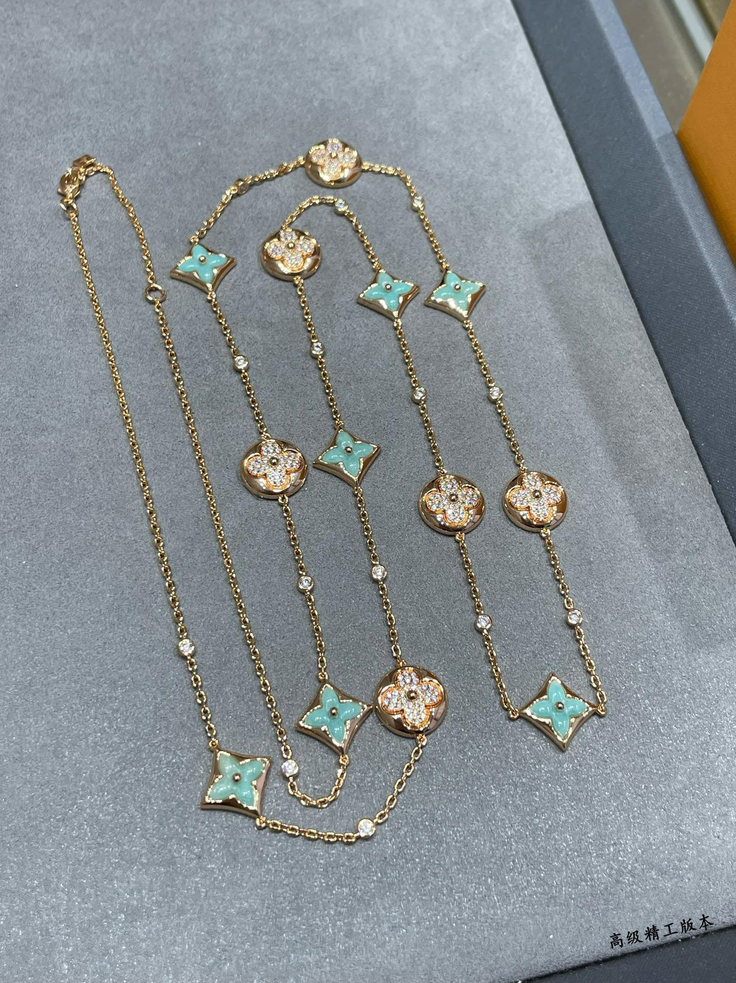 L0vis Vvtt0n Amazonite 13-Flower Long Necklace