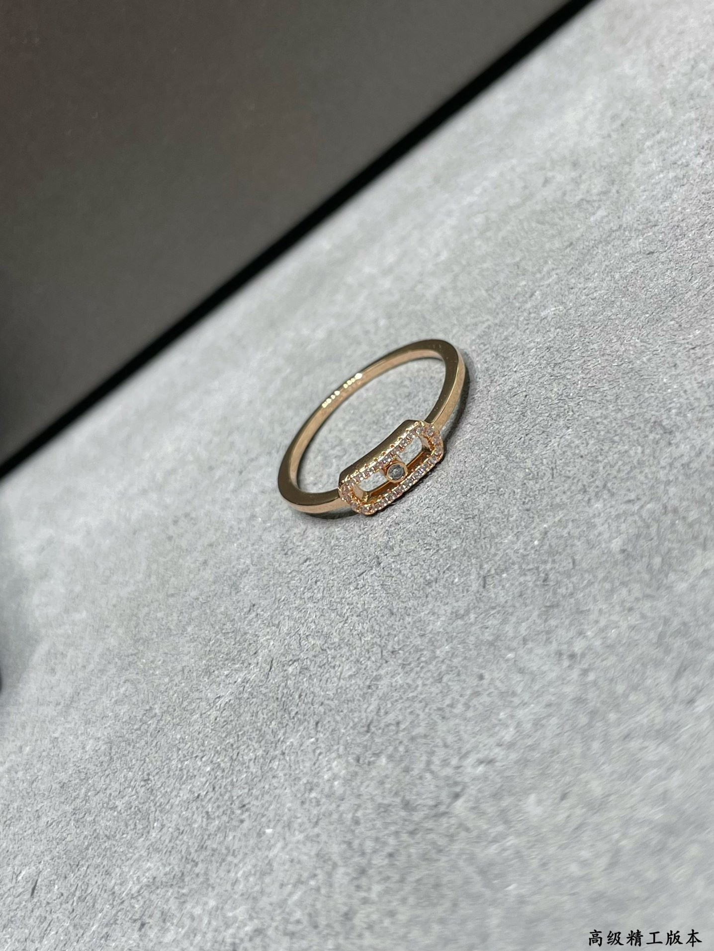 Mes1kaa single d1am0nd moving ring
