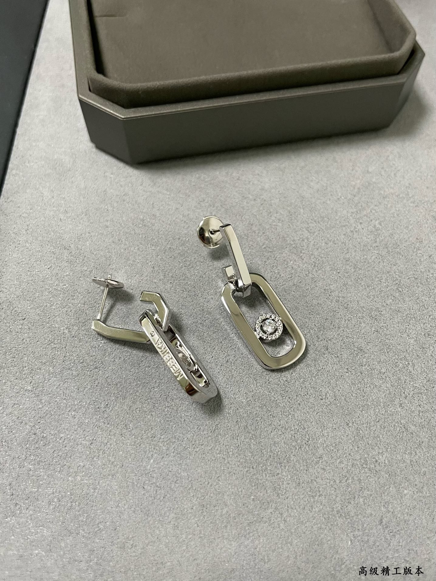 Mes1kaa large single d1am0nd moving stud earrings