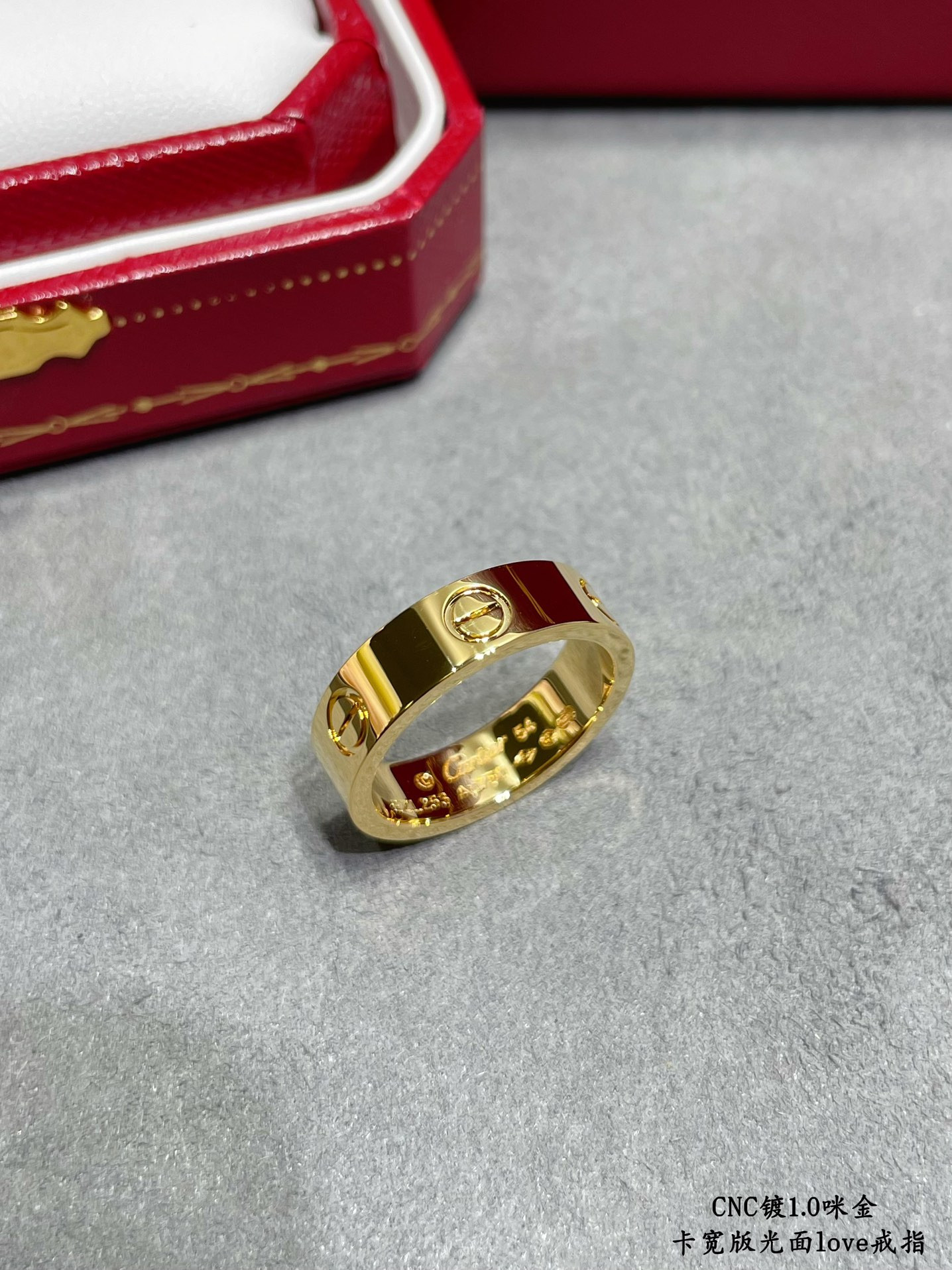 Ca*t1er Wide version smooth LOVE Ring