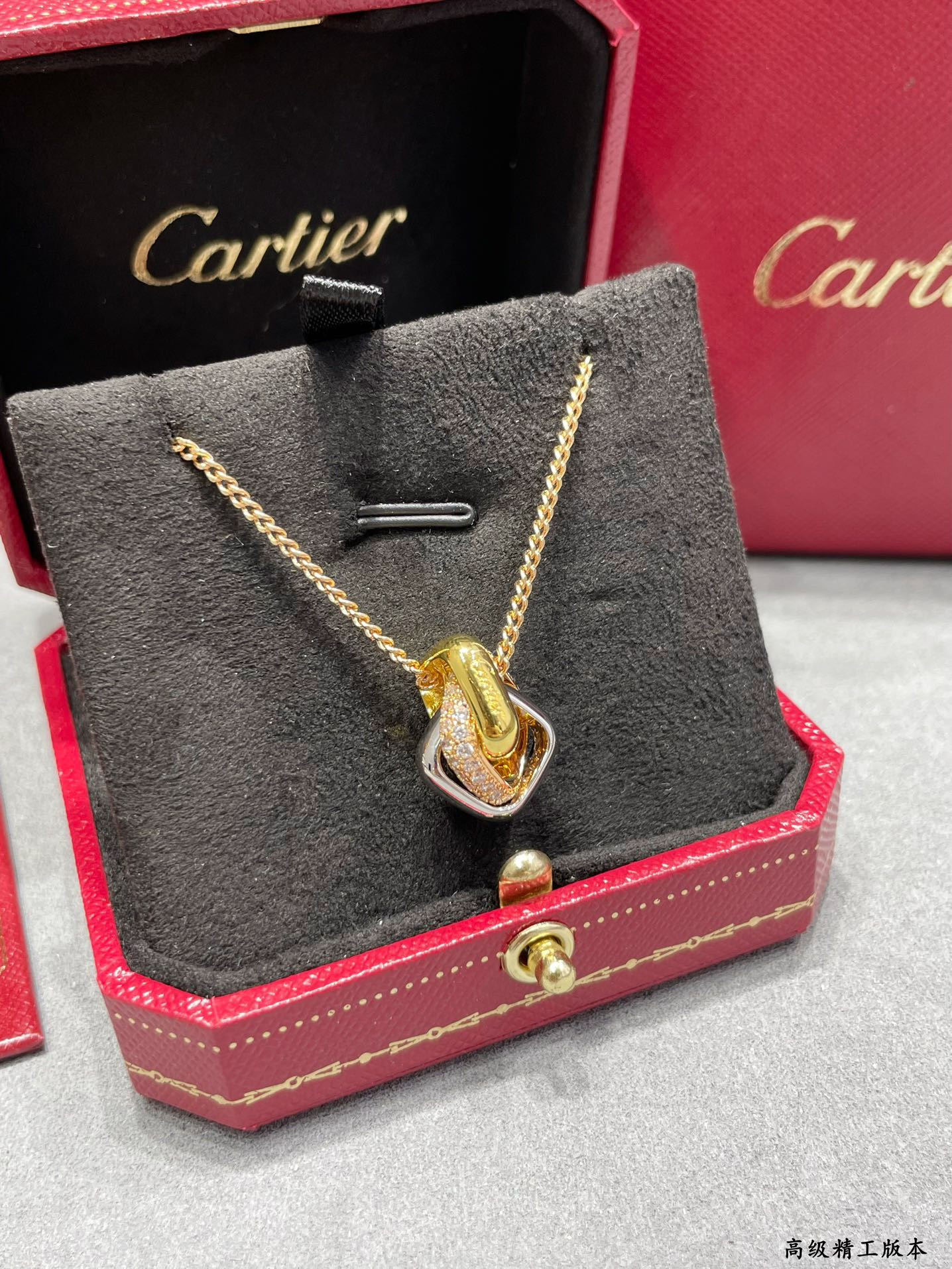 Ca*t1er square triple-ring Necklace