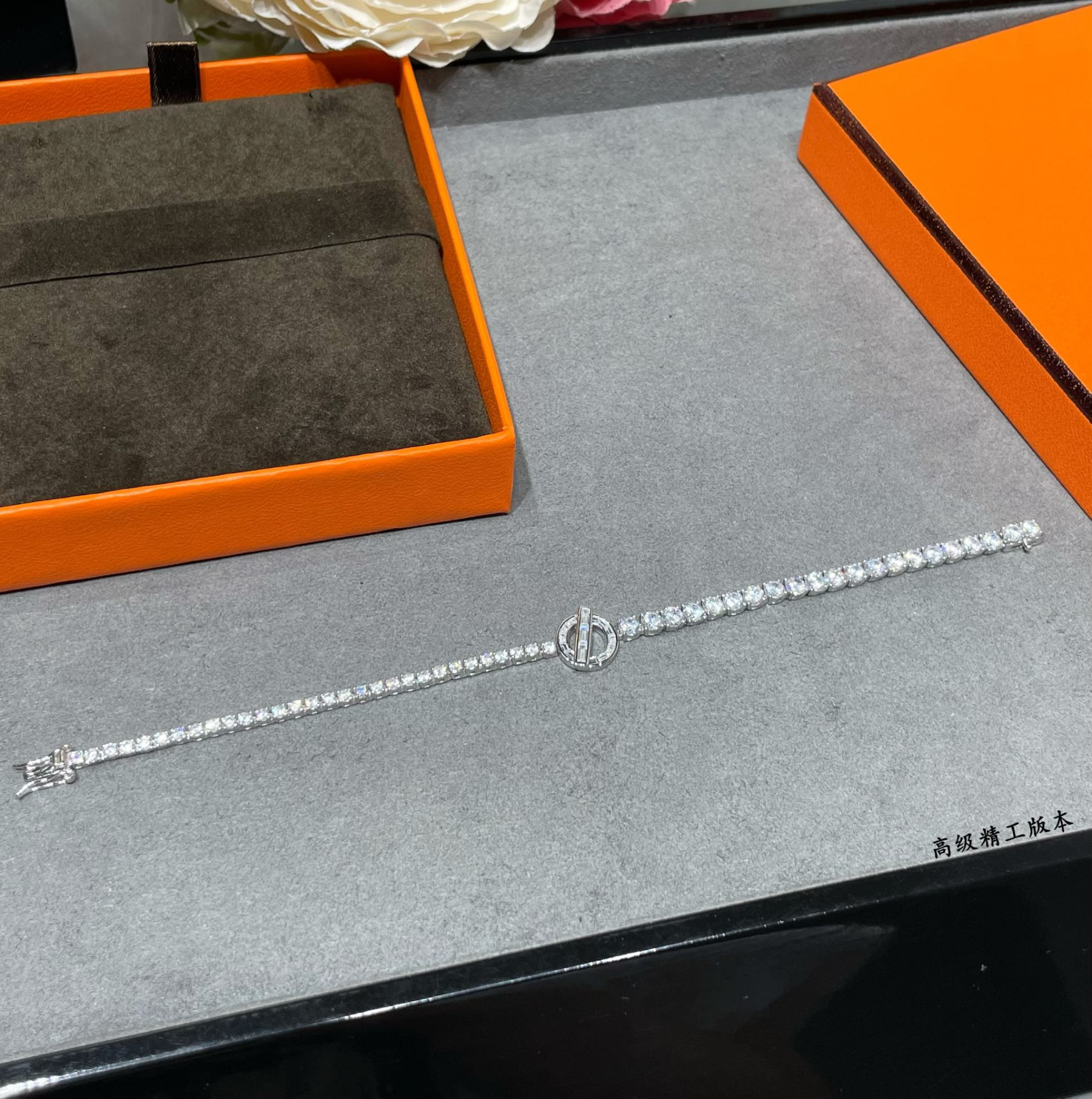 H**me5 OT square D1am0nd Bracelet