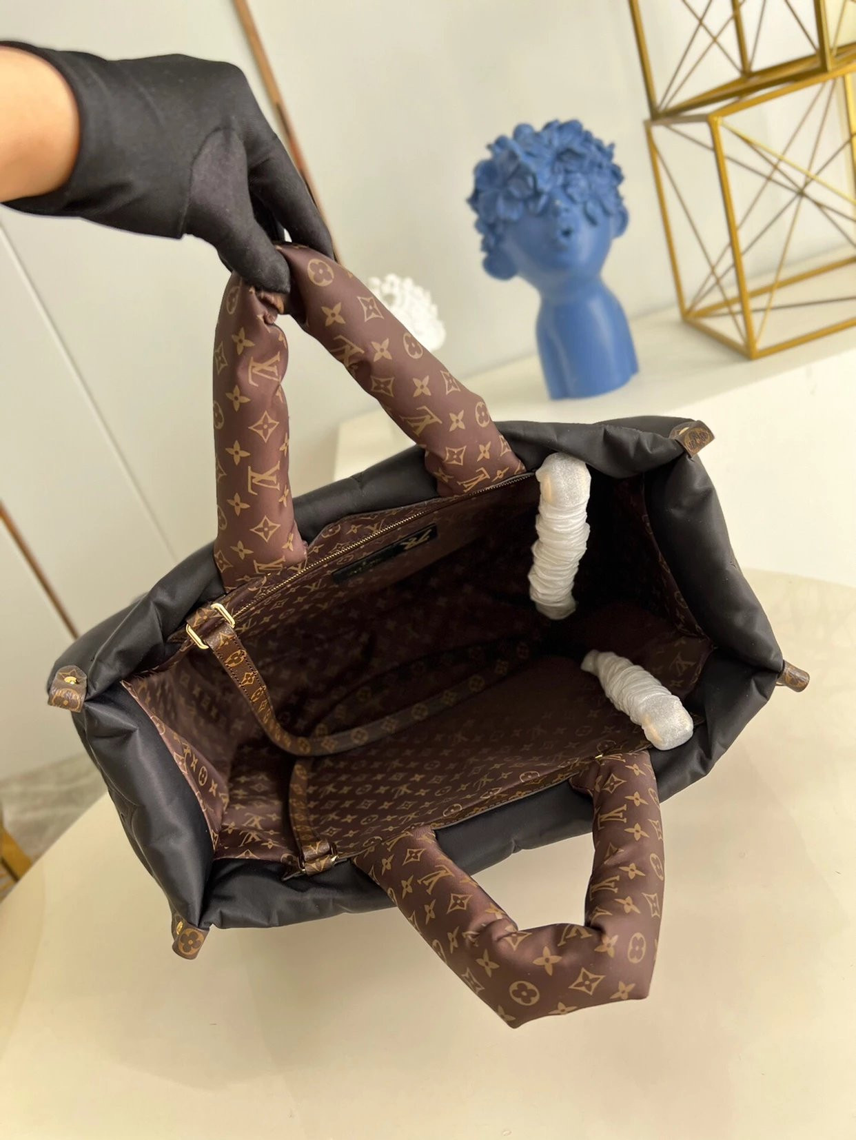 LV ONTHEGO GM M59005 16.1 x 13.4 x 7.5 inches