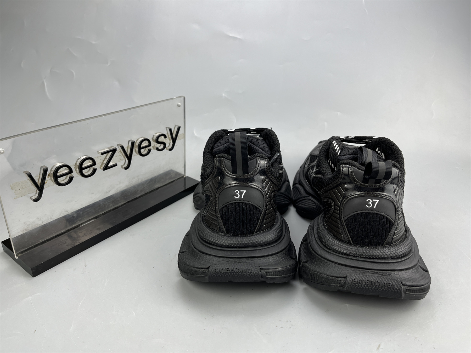 UA RUNNER ALL BLACK