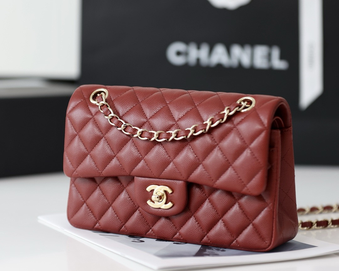 Ch**el Classic Handbag in Grained Litchi Pattern Calfskin & Gold-Tone Metal 15.5 × 25.5 × 6.5 cm