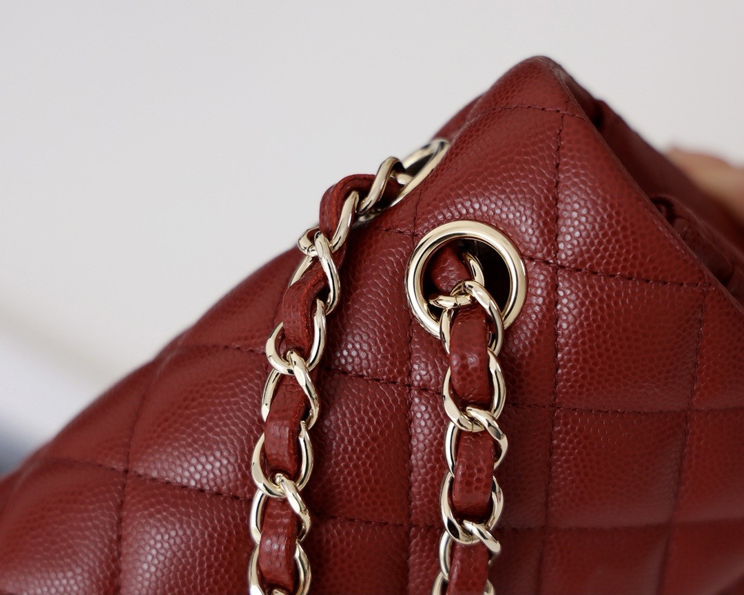Ch**el Classic Handbag in Grained Litchi Pattern Calfskin & Gold-Tone Metal 15.5 × 25.5 × 6.5 cm