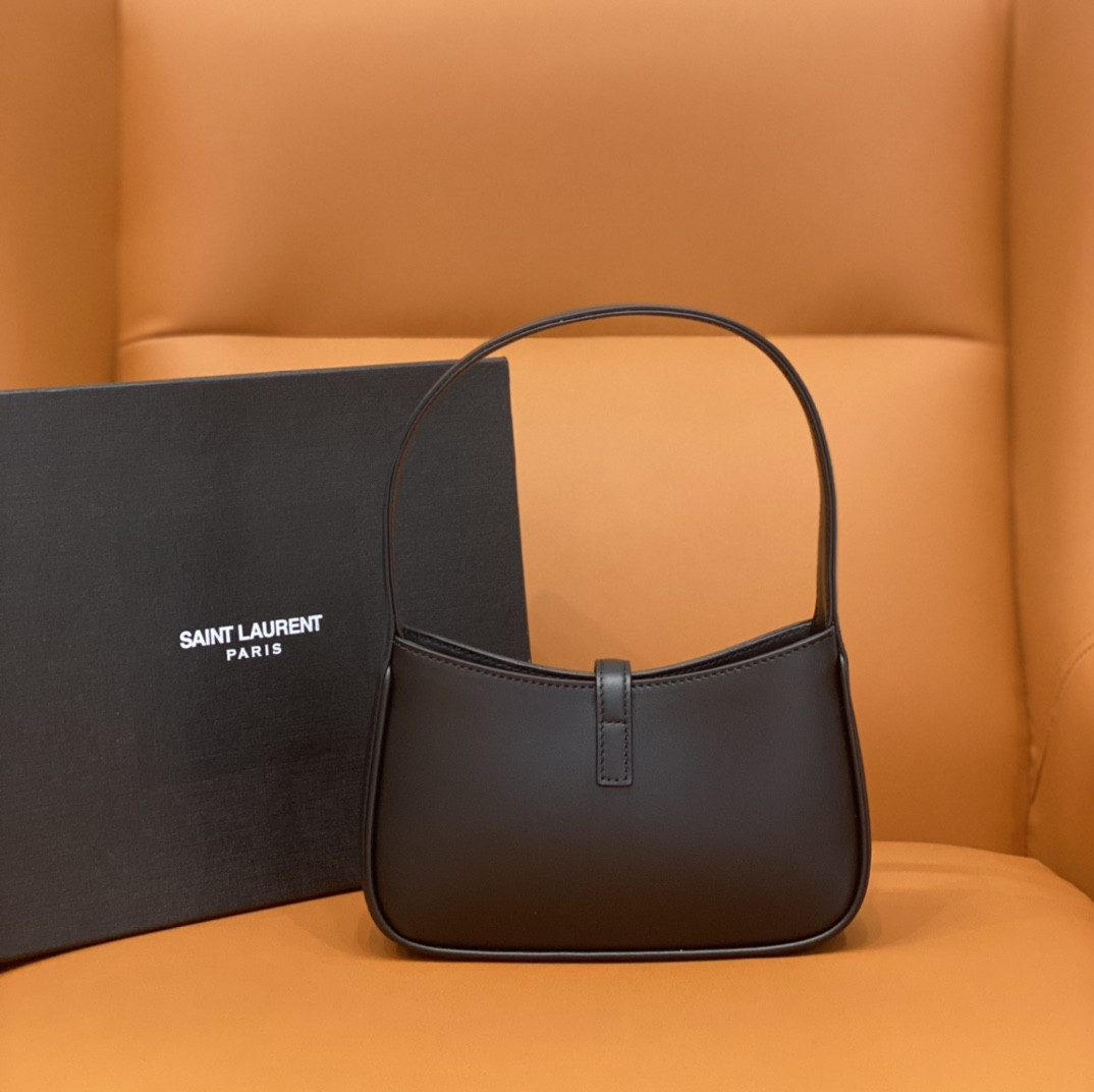 Y51 MINI LE 5 À 7 IN SMOOTH LEATHER NOIR  19 X 11.5 X 4.5 CM