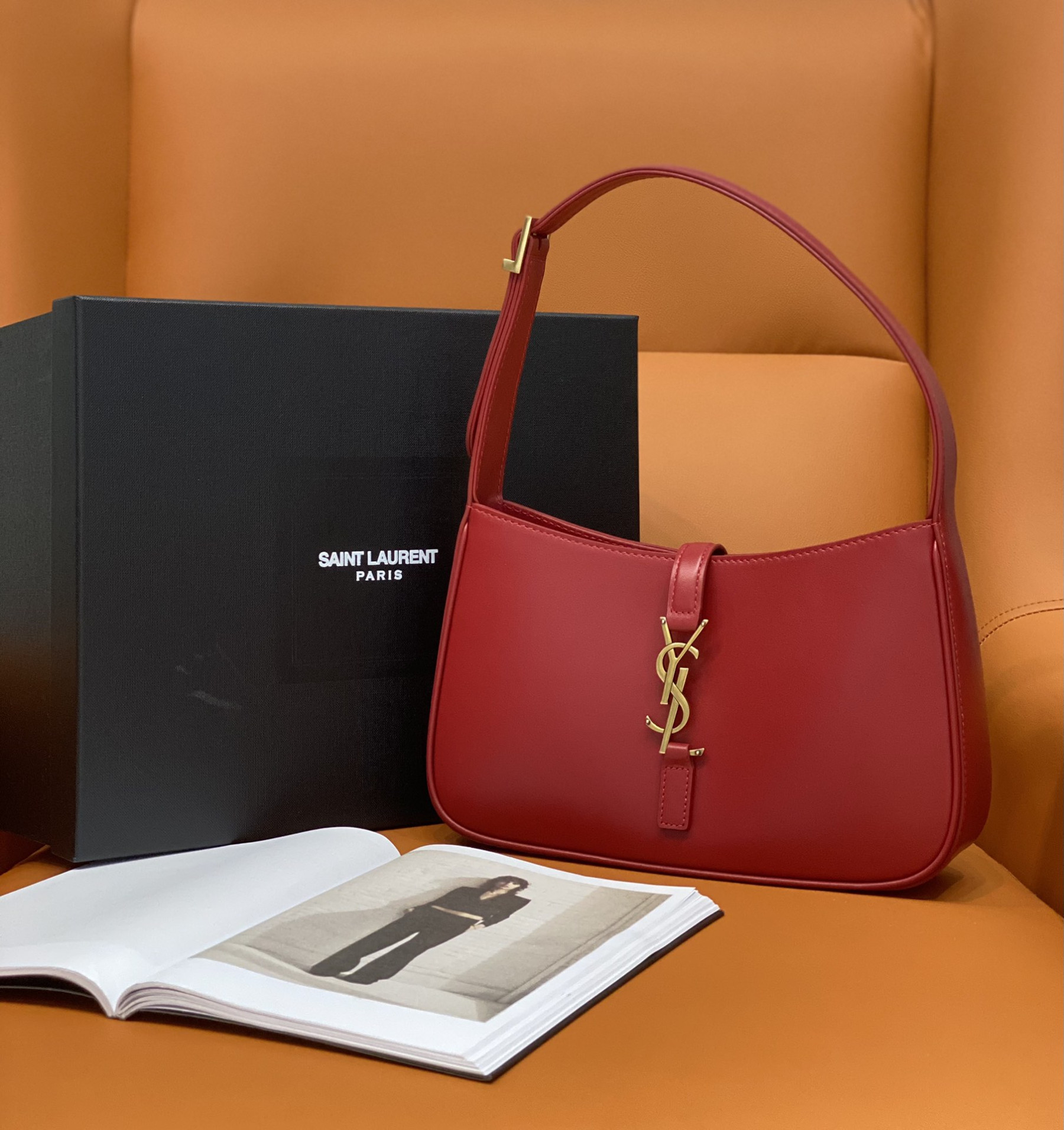 Y51 LE 5 À 7 IN SMOOTH LEATHER BLANC Red 23 X 16 X 6.5 CM