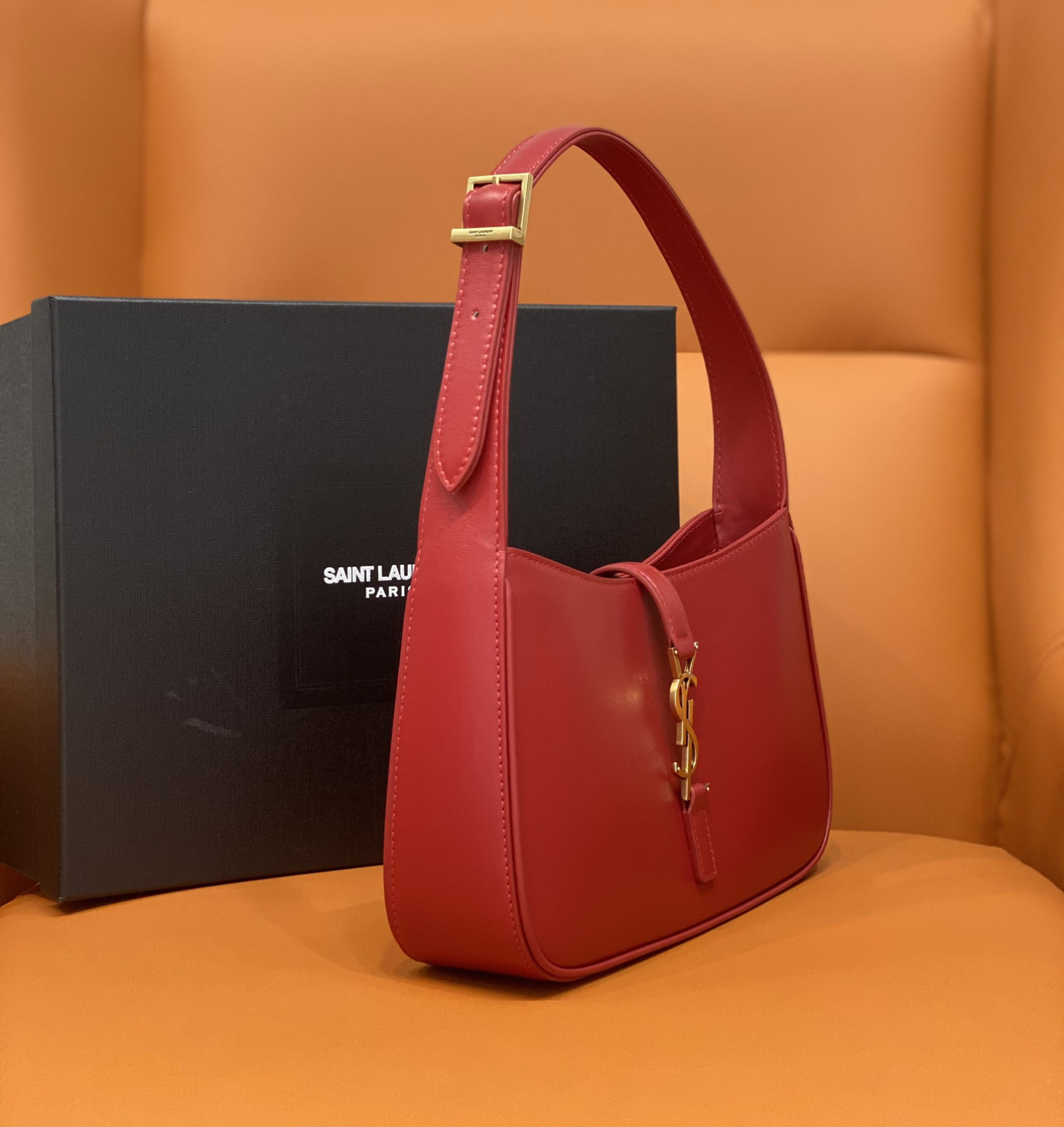 Y51 LE 5 À 7 IN SMOOTH LEATHER BLANC Red 23 X 16 X 6.5 CM