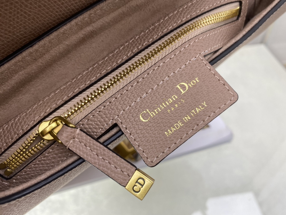 D10r Saddle Bag Warm Taupe Grained Calfskin 25.5x20x6.5cm