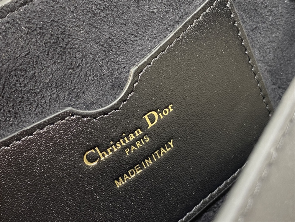 D10r BOBBY EAST-WEST BAG Latte Box Calfskin black