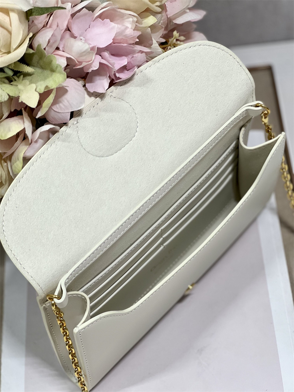 D10r BOBBY EAST-WEST POUCH WITH CHAIN Latte Smooth Calfskin White