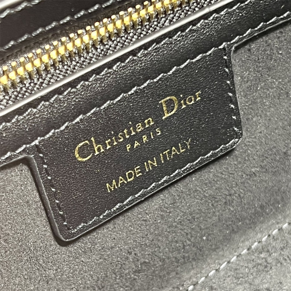 D10r 30 Montaigne Avenue Black 22.5 x 12.5 x 6.5 cm