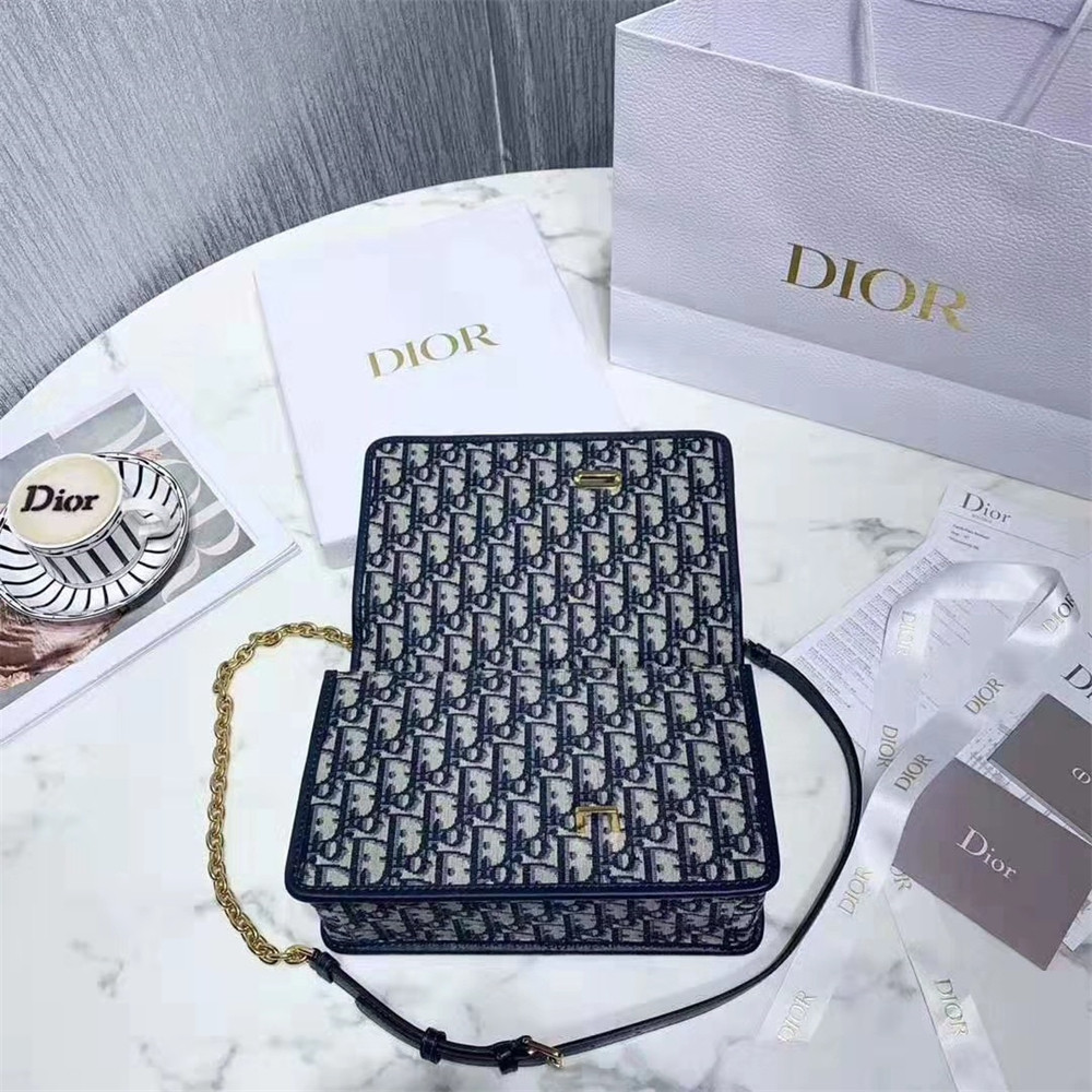 D10r 30 MONTAIGNE CHAIN BAG Oblique 24x18x8 cm