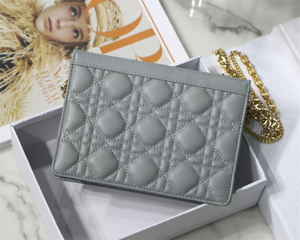 D10r CARO ZIPPED POUCH WITH CHAIN Grey S*pple Cannage Calfskin 19 x 14 x 4.5 cm