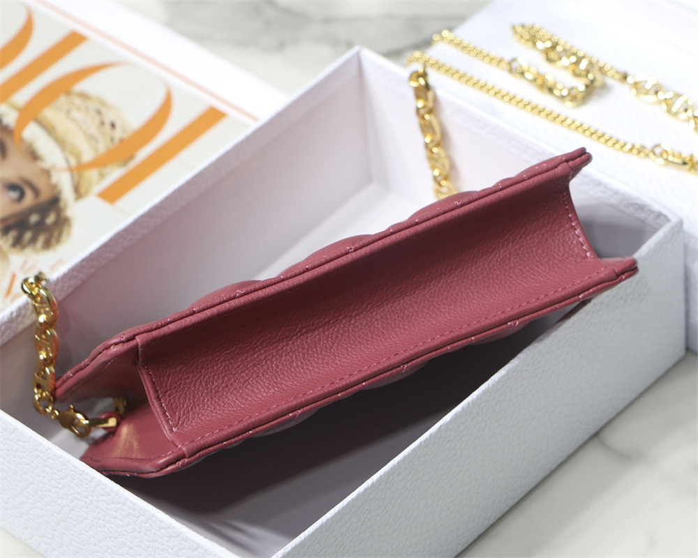 D10r CARO ZIPPED POUCH WITH CHAIN Red S*pple Cannage Calfskin 19 x 14 x 4.5 cm