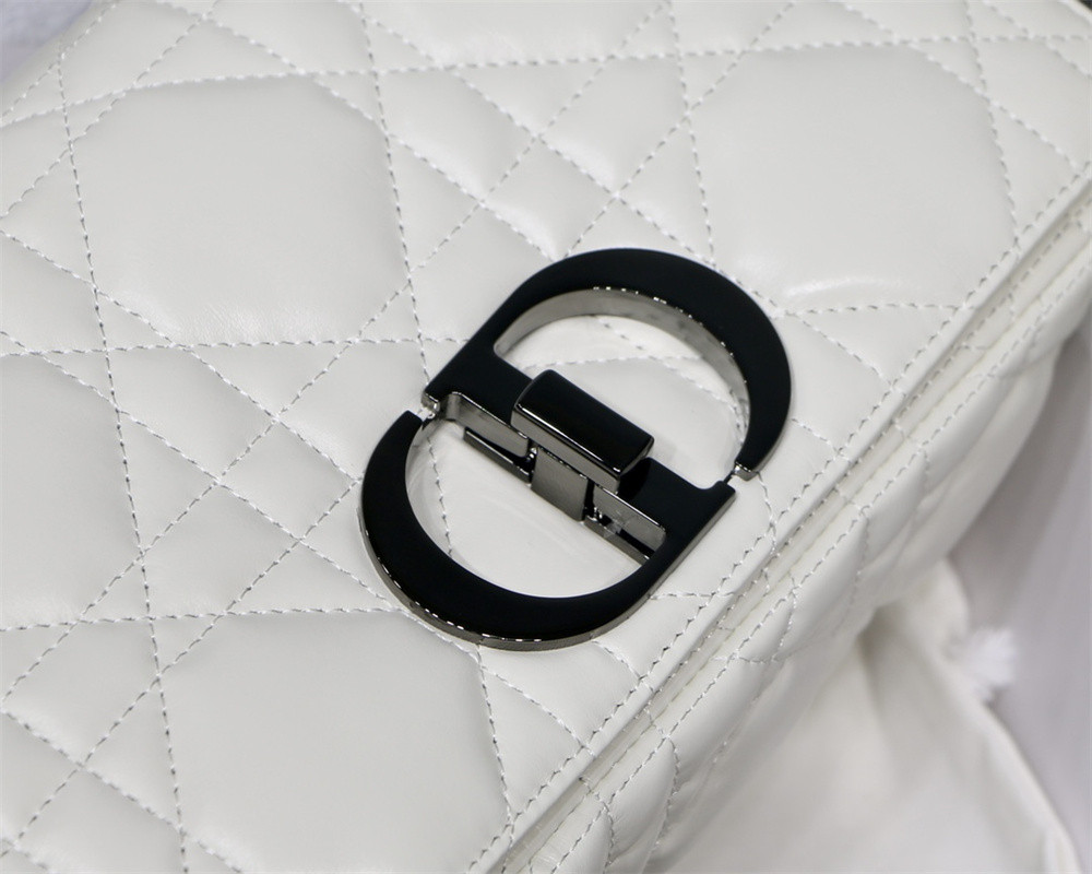 MEDIUM D10r CARO BAG IVORY S*pple Cannage Calfskin 25.5 x 15.5 x 8 cm