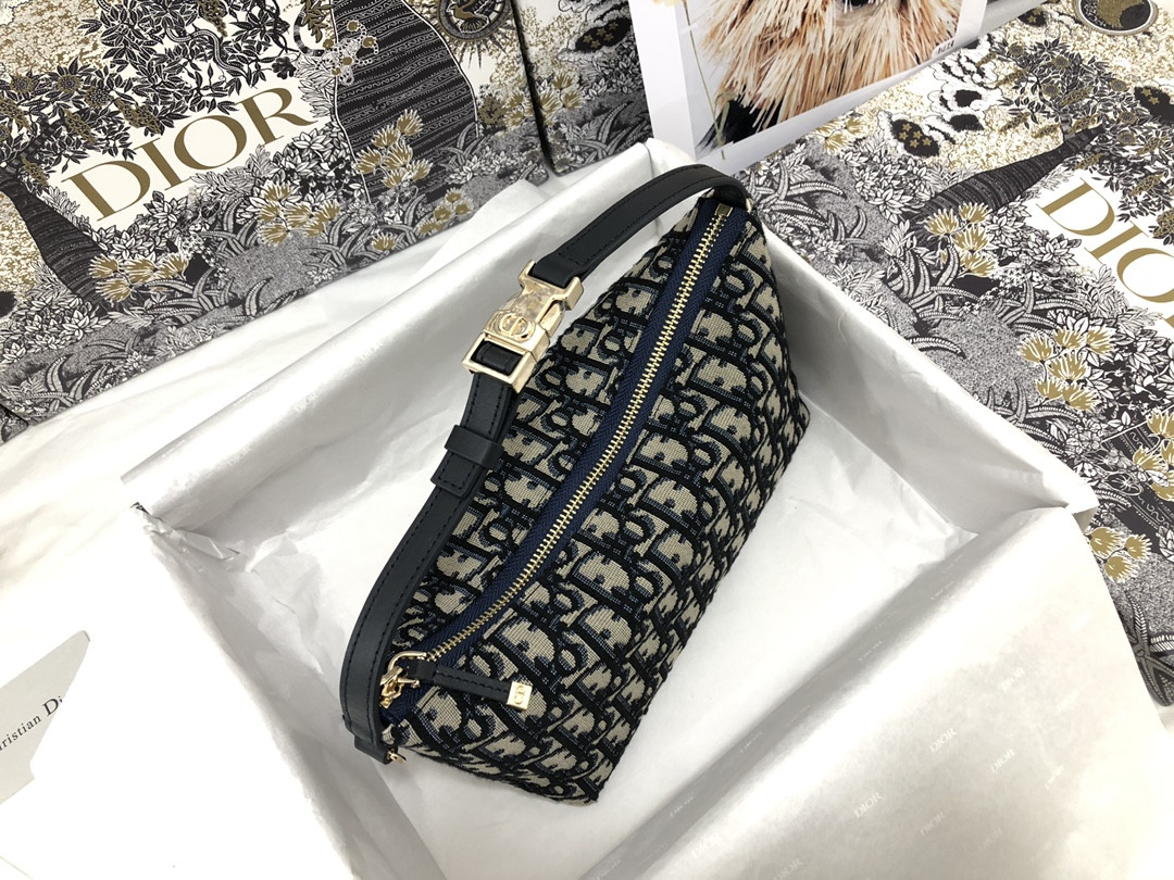 Medium D10r travel Nomad Pouch