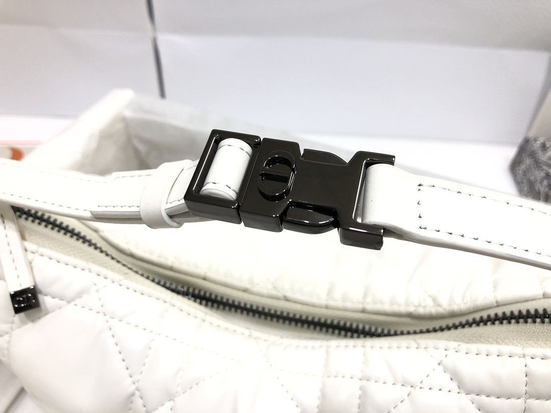 MEDIUM D10r TRAVEL NOMAD POUCH
