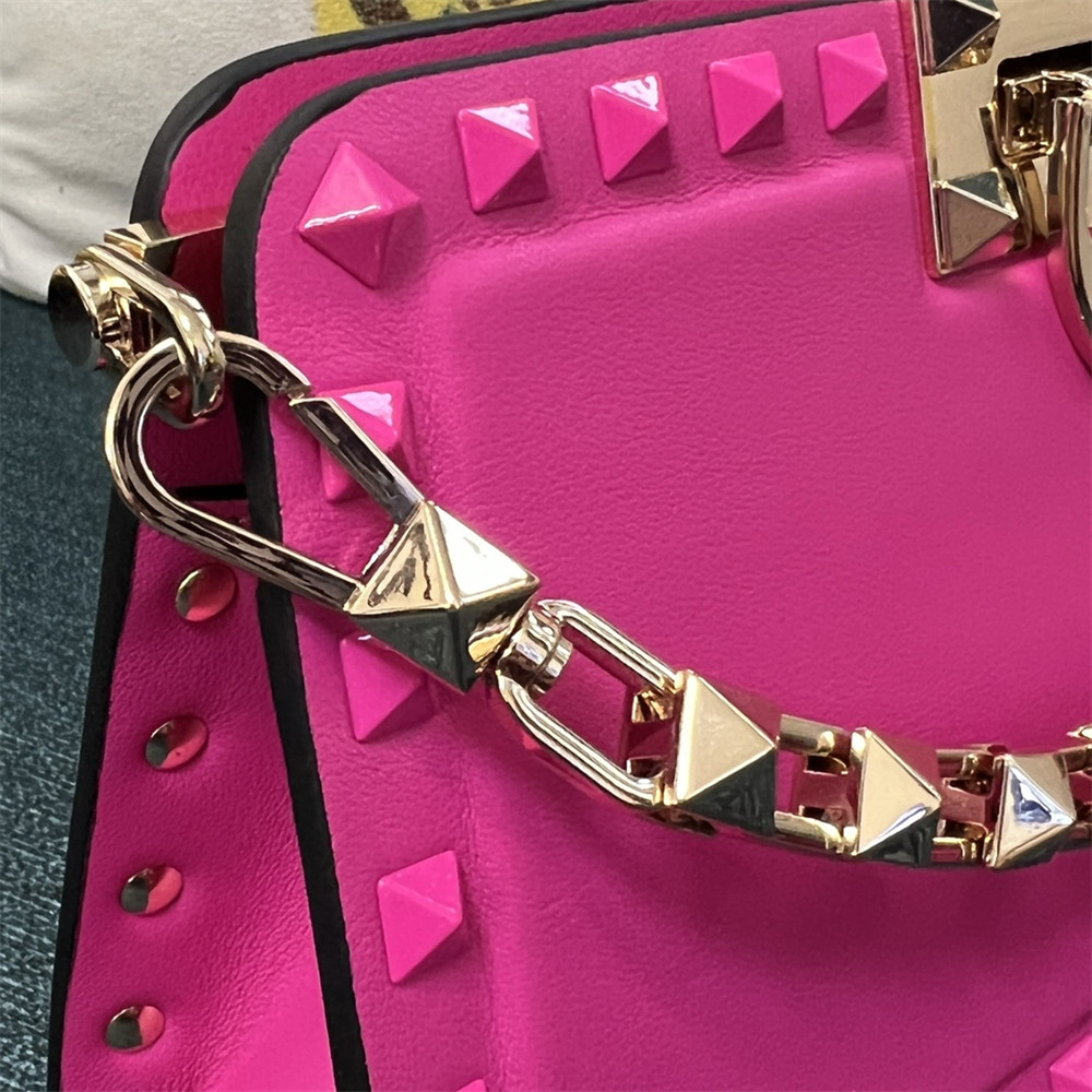 Va1e*ntin0 GARAVANI ROCKSTUD23 SMALL SMOOTH CALFSKIN SHOULDER BAG ROSERED