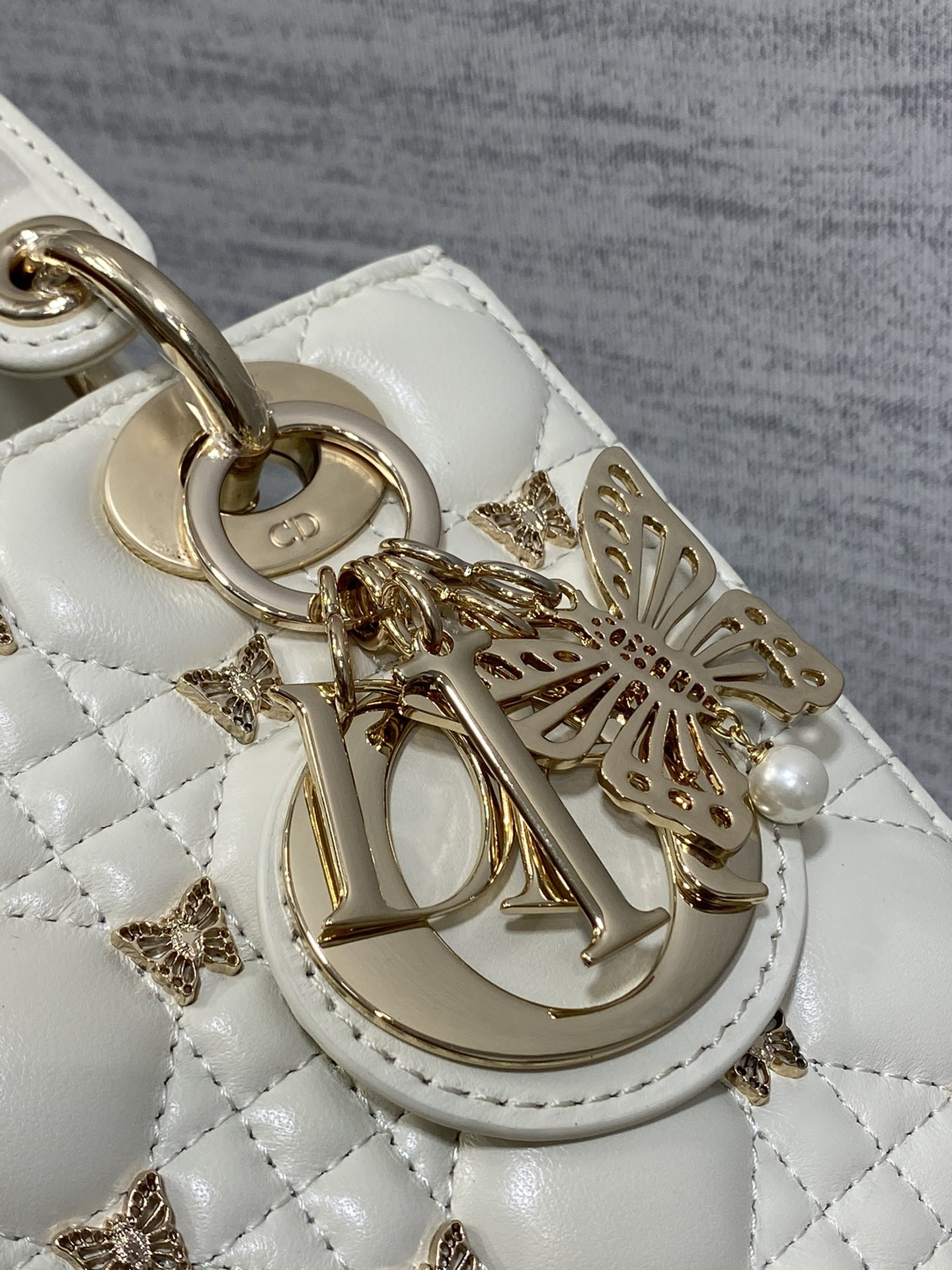 SMALL LADY D10r White with Butterfly Studs