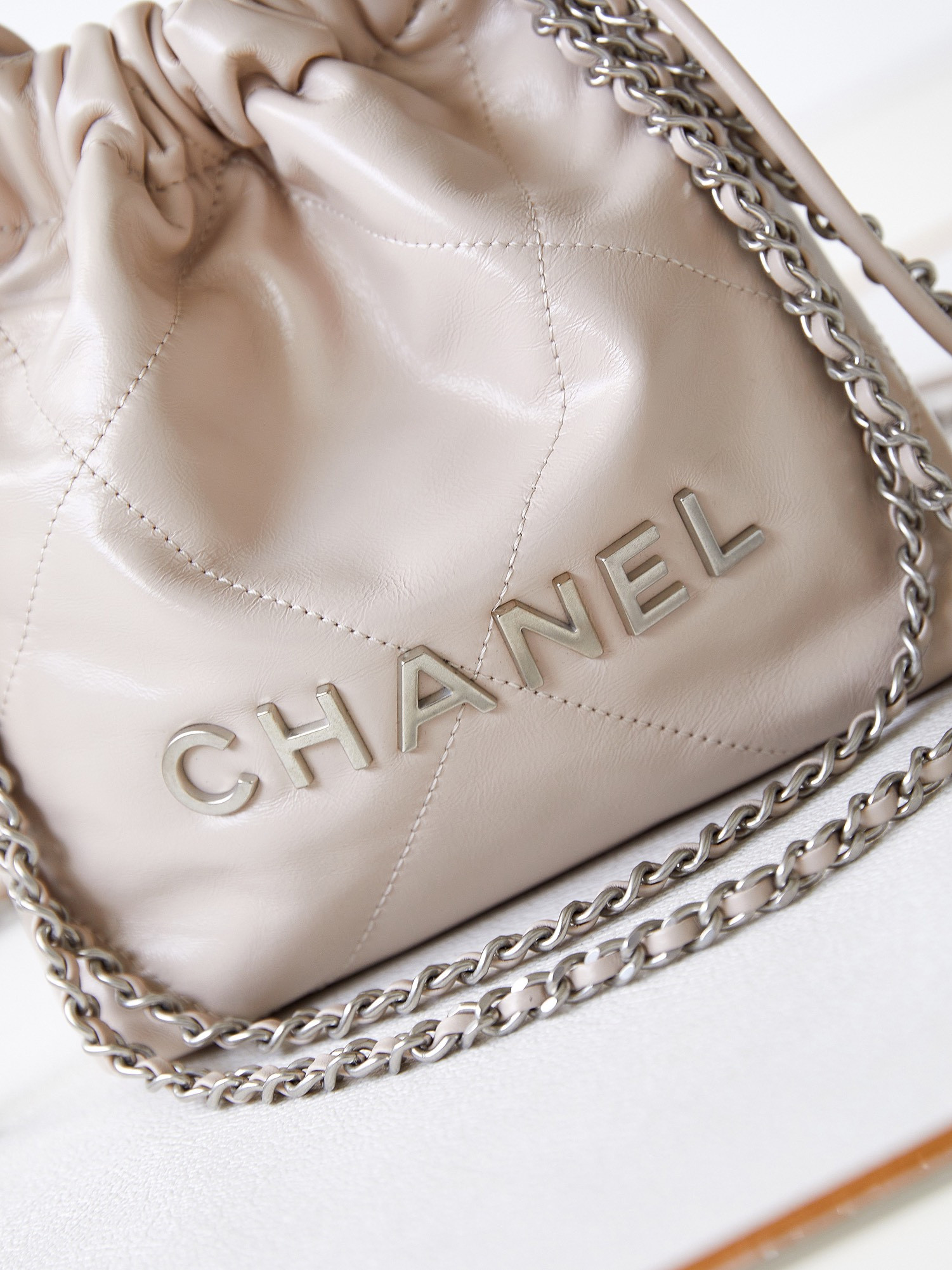 Ch**el 22 MINI HANDBAG Shiny Calfskin Apricot 7.8 × 7.4 × 2.3 in
